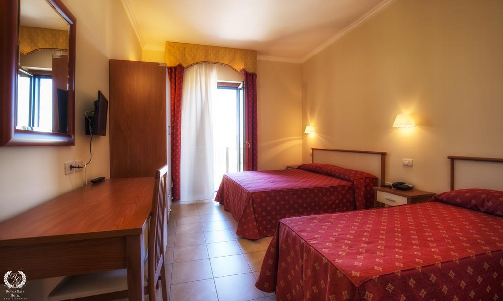Royals Gate Hotel Rodi Garganico Exterior photo